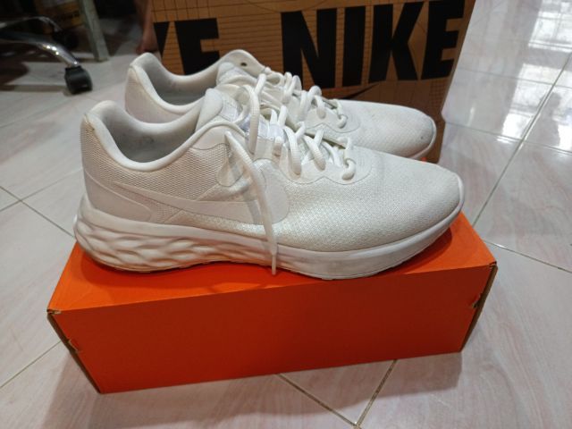 รองเท้า NIKE Running สีขาว ไซต์ 13 หรือ 46-47.5  ตามรูป  รูปที่ 4