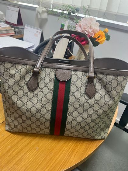 กระเป๋า Gucci GG Medium Tote รูปที่ 2