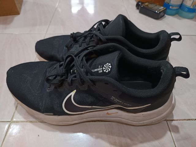 ผู้ชาย รองเท้าวิ่ง รองเท้า NIKE Running สีขาว-ดำ ไซต์ 12 หรือ 44 ใช้บ่อย ซักแล้ว 