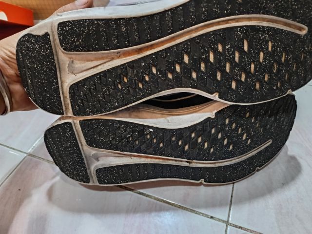 รองเท้า NIKE Running สีขาว-ดำ ไซต์ 12 หรือ 44 ใช้บ่อย ซักแล้ว  รูปที่ 8