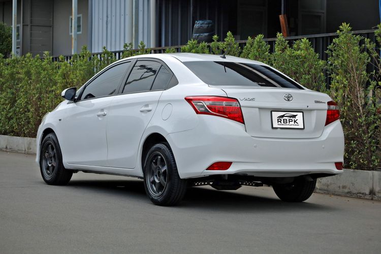 Toyota Vios 2013 1.5 J Sedan เบนซิน ไม่ติดแก๊ส เกียร์อัตโนมัติ ขาว รูปที่ 4