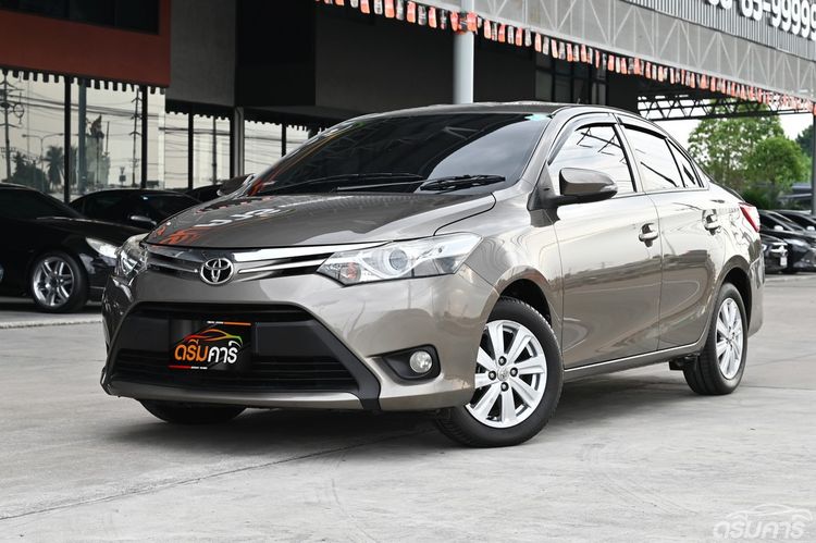 รถ Toyota Vios 1.5 G สี น้ำตาล