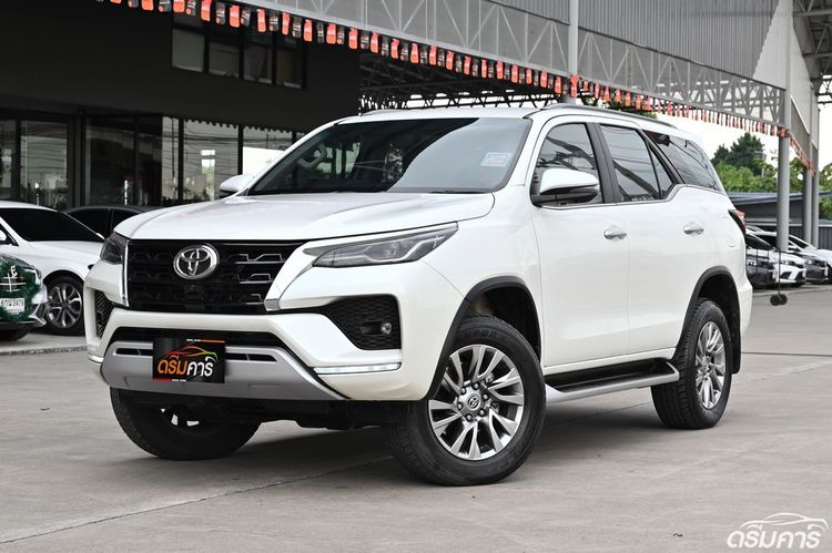 Toyota Fortuner 2022 2.4 V Utility-car ดีเซล ไม่ติดแก๊ส เกียร์อัตโนมัติ ขาว