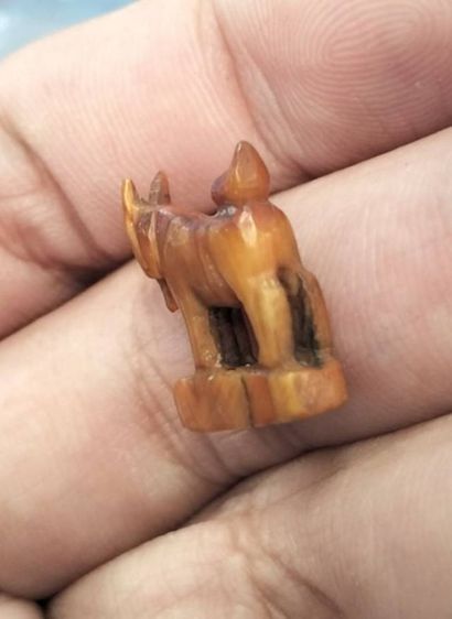 เครื่องรางเก่าไม่ทราบที่ รูปที่ 6