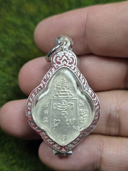 พระเหรียญหลวงพ่อรุ่งวัดท่ากระบือหน้ากากสีทอง รูปที่ 2