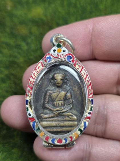 พระเหรียญรูปไข่หลวงพ่อไปล่