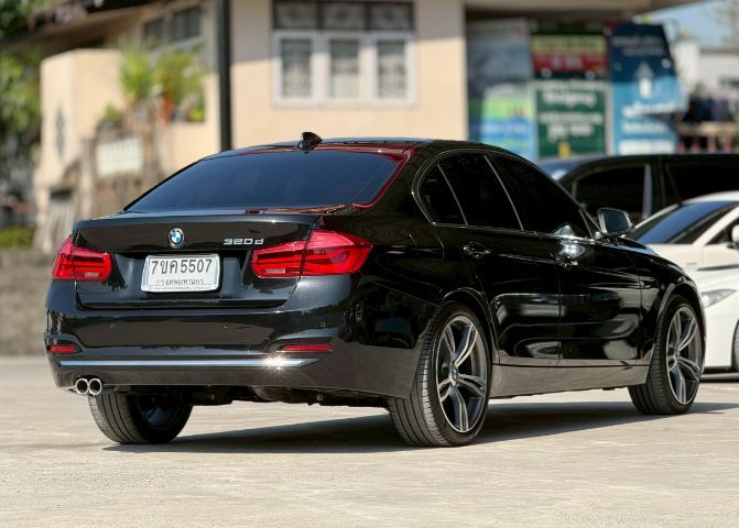 BMW Series 3 2016 320d ดีเซล เกียร์อัตโนมัติ ดำ รูปที่ 2