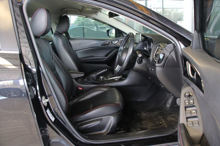 Mazda Mazda3 2017 2.0 S Sedan เบนซิน ไม่ติดแก๊ส เกียร์อัตโนมัติ ดำ รูปที่ 3