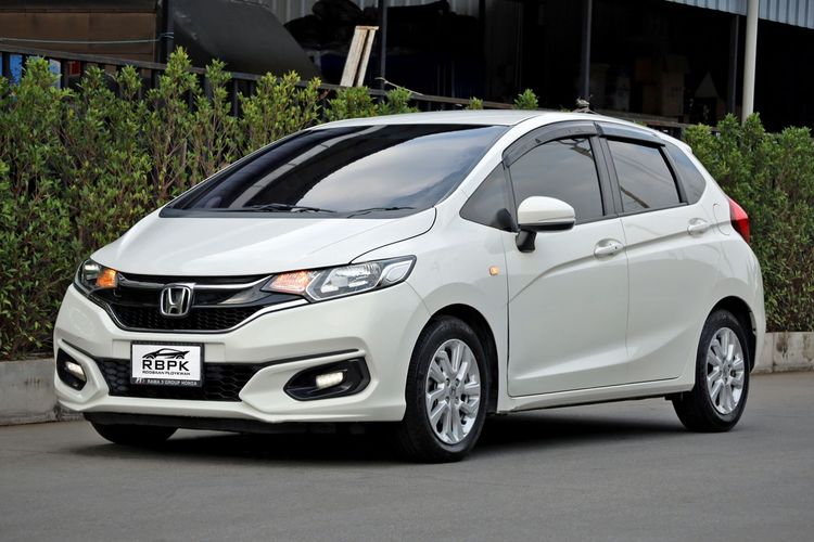 รถ Honda Jazz 1.5 V+ สี ขาว