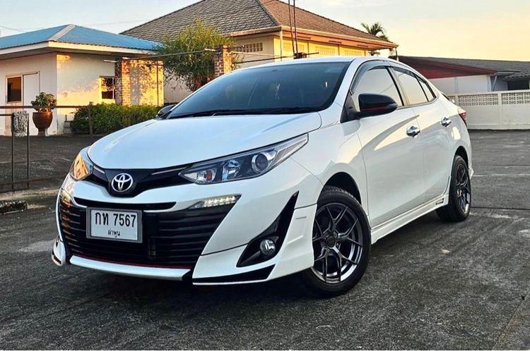 รถ Toyota Yaris ATIV 1.2 S Plus สี ขาว