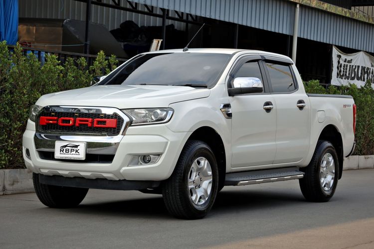 รถ Ford Ranger 2.2 Hi-Rider XLT สี ขาว