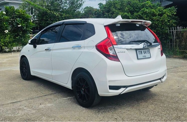 Honda Jazz 2017 1.5 V Plus i-VTEC Sedan เบนซิน ไม่ติดแก๊ส เกียร์อัตโนมัติ ขาว รูปที่ 4