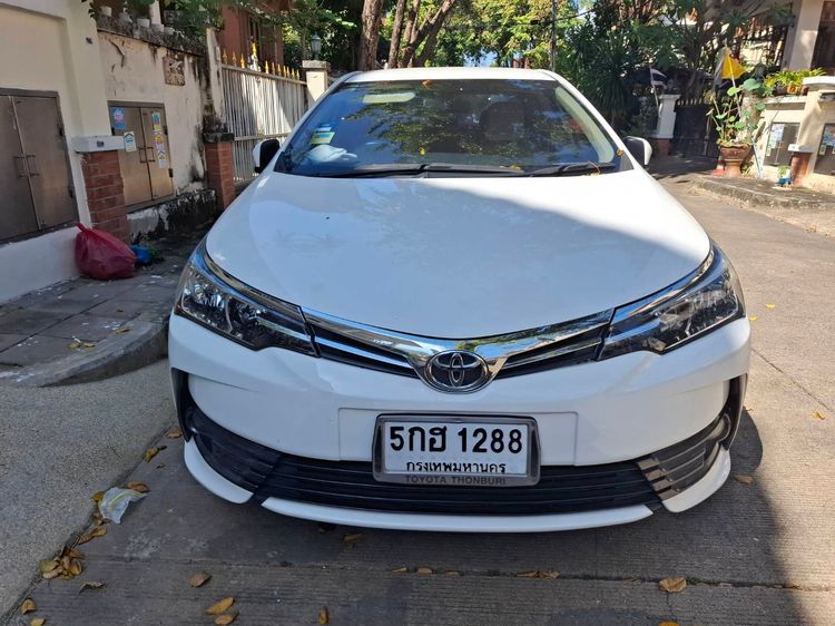 Toyota Corolla 2017 1.6 Sedan เบนซิน ไม่ติดแก๊ส เกียร์อัตโนมัติ ขาว