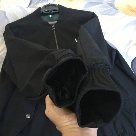 Benetton Bomber jacket แจ็คเก็ตสีดำทรงบอมเบอร์ ทรงเท่ห์ๆ สภาพนางฟ้า รูปที่ 5