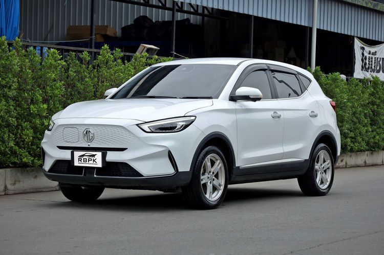 รถ MG ZS EV สี ขาว