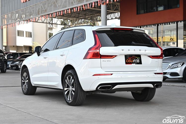 Volvo XC60 2022 2.0 T8 R-Design 4WD Utility-car เบนซิน ไม่ติดแก๊ส เกียร์อัตโนมัติ ขาว รูปที่ 3