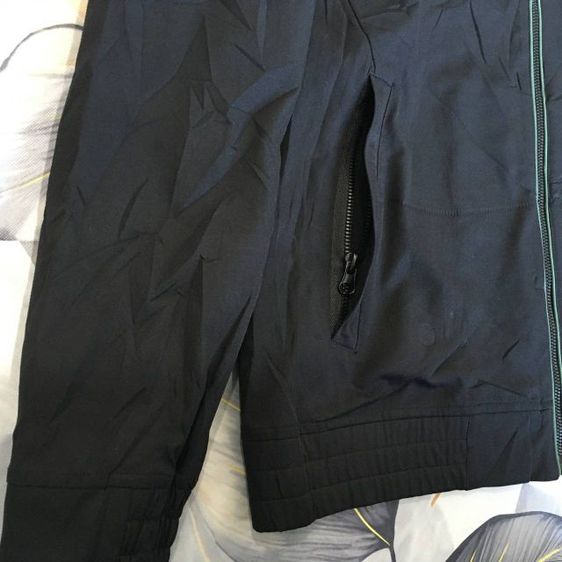 เสื้อแจ็คเก็ต United Colors of Benetton มือสอง สภาพนางฟ้า ราคาคุ้มค่า รูปที่ 4