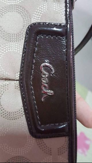 กระเป๋าคล้องมือ Coach แท้ สภาพใหม่มากไม่มีตำหนิ สนใจทักมาสอบถามรายละเอียดได้ค่ะ รูปที่ 4