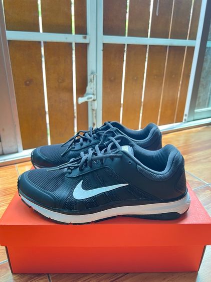 รองเท้าผ้าใบ Nike