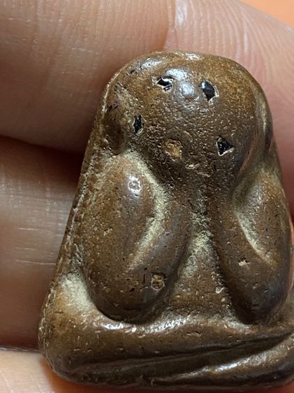 พระปิดตาหลวงปู่แก้วเนื้อผงกะลาคลุกรัก รูปที่ 7