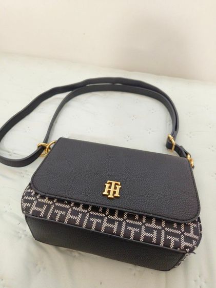 หญิง ดำ หนังแท้ กระเป๋าสะพายยี่ฮ้อGuess