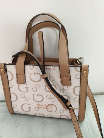 หญิง อื่นๆ หนังแท้ กระเป๋าสะพายได้หิ้วได้ยี่ฮ้อ Guess