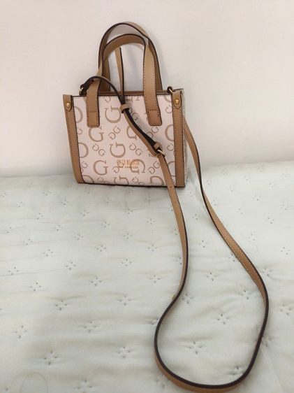 กระเป๋าสะพายได้หิ้วได้ยี่ฮ้อ Guess รูปที่ 3