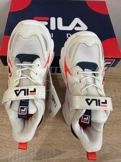 รองเท้าผ้าใบเด็ก FILA KIDS ราคา 330 (รวมค่าขนส่ง) ค่ะ ขนาด 22.50CM. ของแท้ค่ะ ซื้อมาจากห้างโรบินสัน  ลูกชายใส่ไม่ได้ค่ะ มือ 1 แกะกล่องค่ะ รูปที่ 3