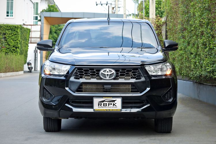Toyota Hilux Revo 2024 Smart Cab 2.4 Entry Z Edition Pickup ดีเซล ไม่ติดแก๊ส เกียร์ธรรมดา ดำ รูปที่ 2