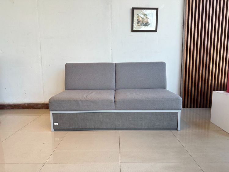 โซฟา 2 ที่นั่ง มี 2 ลิ้นชัก เบาะผ้าสีเทา โครงไม้ MDF สีเทาอ่อน