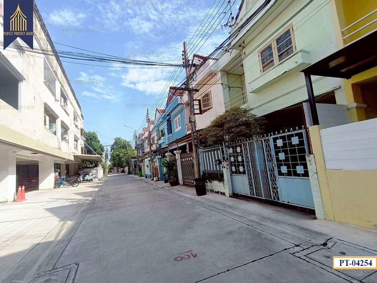 ขาย ทาวน์เฮ้าส์ เรวดี 3 ตลาดขวัญ นนทบุรี สไตล์โมเดิร์น แต่งใหม่ รูปที่ 2