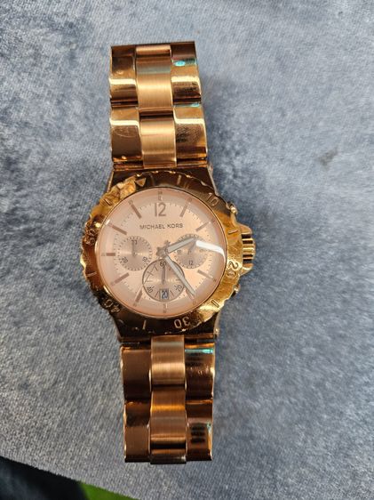 นาฬิกาข้อมือผู้หญิง