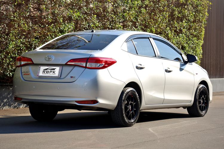 Toyota Yaris ATIV 2022 1.2 Entry Sedan เบนซิน ไม่ติดแก๊ส เกียร์อัตโนมัติ เทา รูปที่ 4