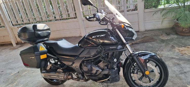 รุ่นอื่นๆ 2014 ขาย honda ctx700. พร้อมกล่องหลังกล่องข้าง ของแต่งครบ