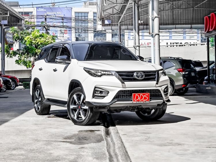 Toyota Fortuner 2019 2.8 V TRD Sportivo II Utility-car ดีเซล เกียร์อัตโนมัติ ขาว รูปที่ 4