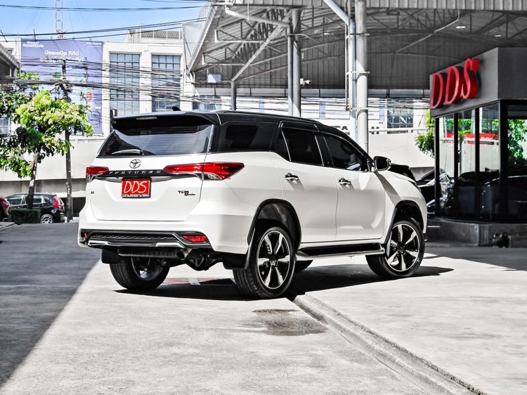 Toyota Fortuner 2019 2.8 V TRD Sportivo II Utility-car ดีเซล เกียร์อัตโนมัติ ขาว รูปที่ 2