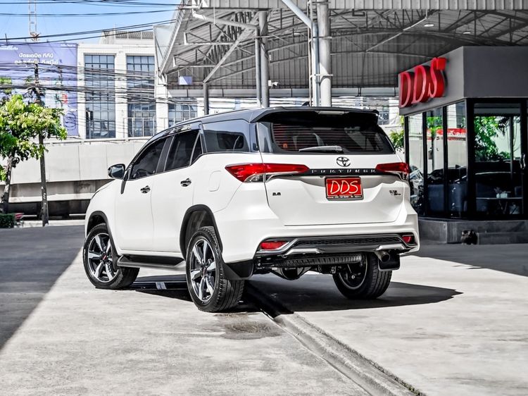 Toyota Fortuner 2019 2.8 V TRD Sportivo II Utility-car ดีเซล เกียร์อัตโนมัติ ขาว รูปที่ 3