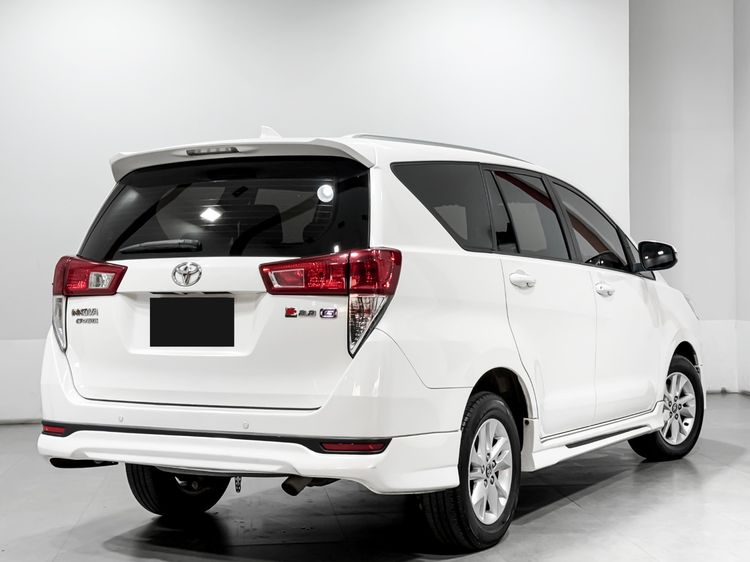 Toyota Innova 2017 2.8 Crysta G Utility-car ดีเซล เกียร์อัตโนมัติ ขาว รูปที่ 4