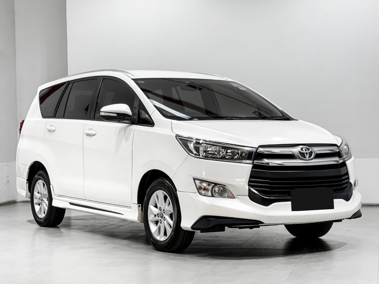Toyota Innova 2017 2.8 Crysta G Utility-car ดีเซล เกียร์อัตโนมัติ ขาว รูปที่ 3