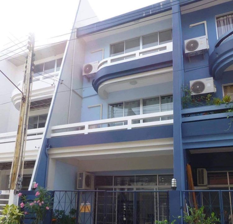 ทาวเฮ้าส์ 3 ชี้น หาด ม่รำพึง จ.ระยอง