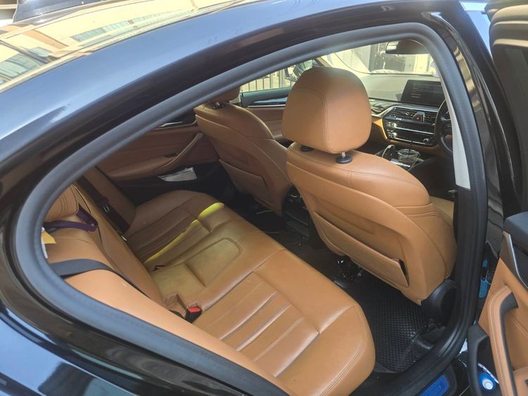 BMW Series 5 2021 530e Sedan เบนซิน ไม่ติดแก๊ส เกียร์อัตโนมัติ ดำ รูปที่ 4