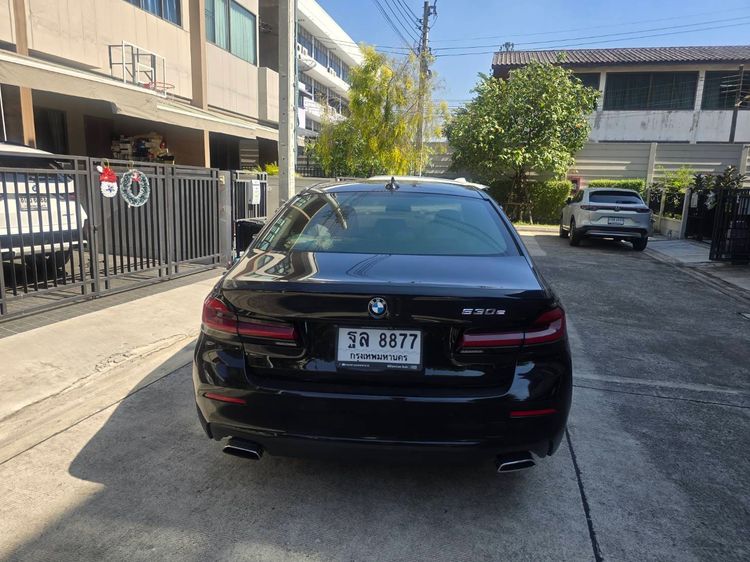 BMW Series 5 2021 530e Sedan เบนซิน ไม่ติดแก๊ส เกียร์อัตโนมัติ ดำ รูปที่ 2