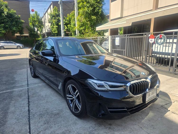 BMW Series 5 2021 530e Sedan เบนซิน ไม่ติดแก๊ส เกียร์อัตโนมัติ ดำ รูปที่ 3