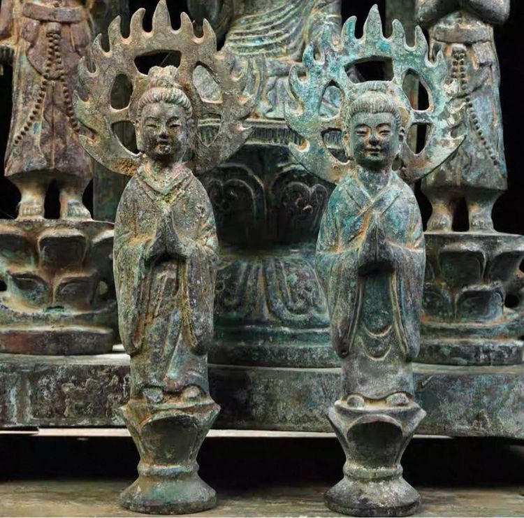 ✨องค์พระพุทธรูปสามองค์นี้เป็นงานศิลปะจีนโบราณ รูปที่ 2