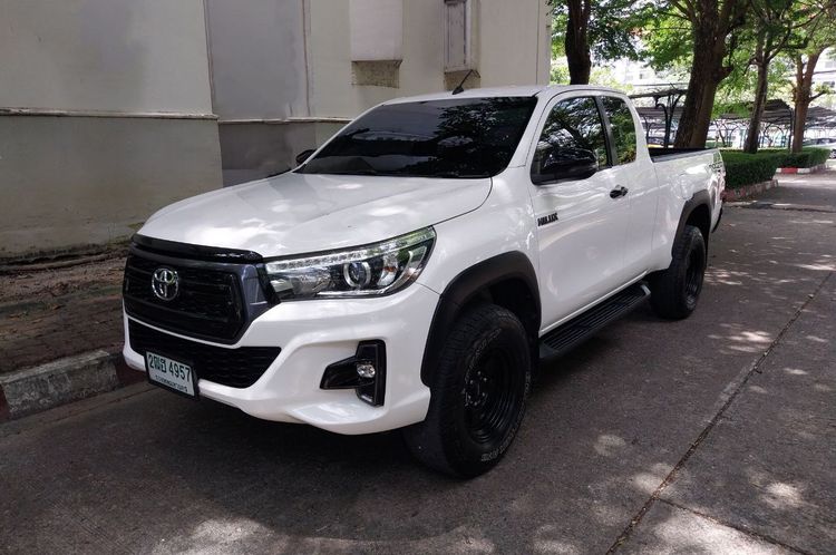รถ Toyota Hilux Revo 2.4 Prerunner E สี ขาว