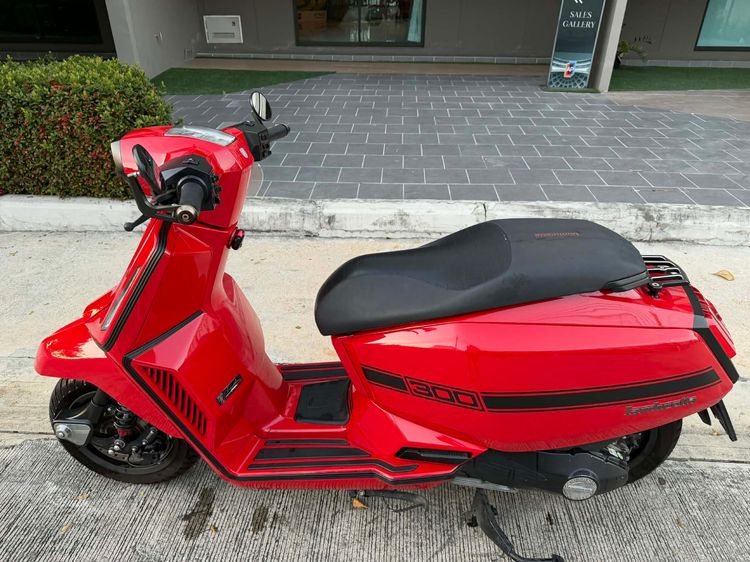 Lambretta x300 สีแดง รูปที่ 3