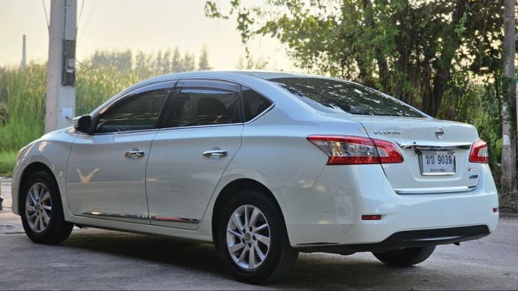รถ Nissan Sylphy 1.6 V สี ขาว