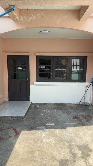 อื่นๆ สร้างเสร็จก่อน 2010 ไม่มี ไม่ใช่ ให้เช่า ทาวน์เฮาส์ทำเลดี ร่มเกล้า 16 พื้นที่กว้าง 3 นอน 2 น้ำ สภาพพร้อมอยู่
 รูปที่ 2