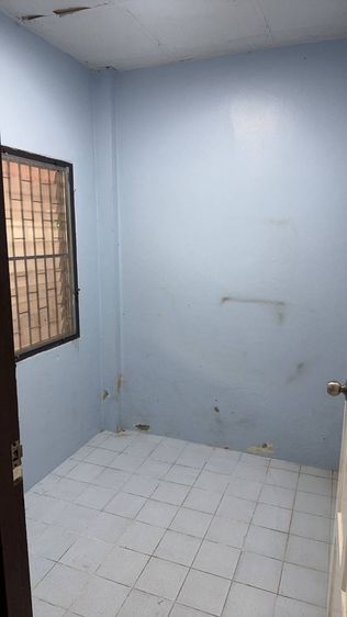 อื่นๆ สร้างเสร็จก่อน 2010 ไม่มี ไม่ใช่ ให้เช่า ทาวน์เฮาส์ทำเลดี ร่มเกล้า 16 พื้นที่กว้าง 3 นอน 2 น้ำ สภาพพร้อมอยู่
 รูปที่ 3