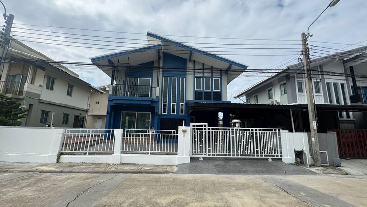 Luxury Private Pool Villa พฤกษาปูริ กิ่งแก้ว